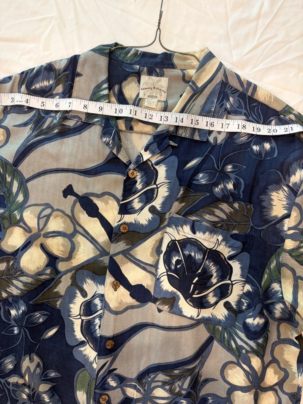 Tommy Bahama Silk Button Front Shirt with pocket - Picture 5 of 6